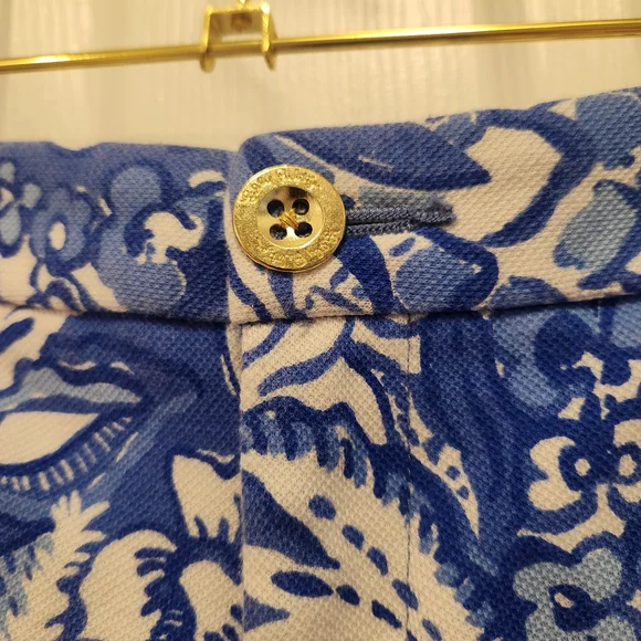 Lilly Pulitzer Blue Floral Women's Shorts - Picture 2 of 4
